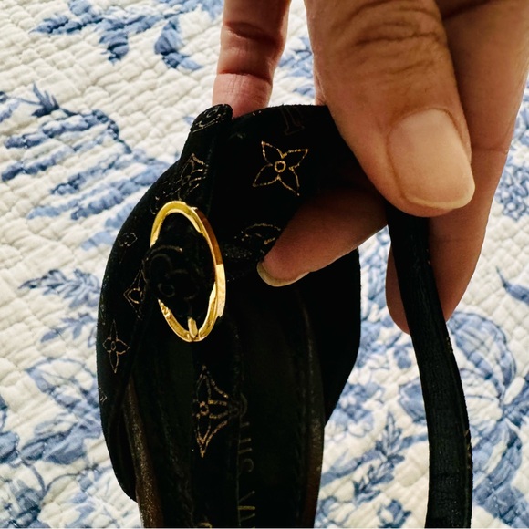 LOUIS VUITTON BLACK SUEDE HEELS METALLIC GOLD LV LOGO PRINT IT SIZE 37 - Picture 7 of 10